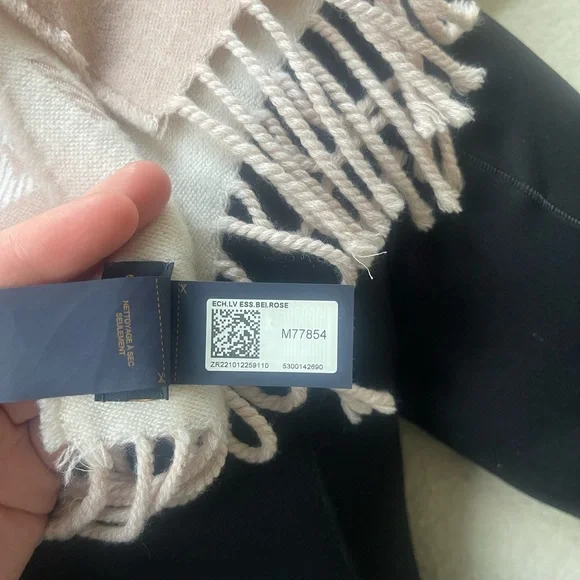 Louis Vuitton Soft Pink and White Monogram Scarf - Picture 7 of 7